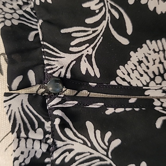 Loft Printed Sleeveless Blouse - Picture 6 of 8